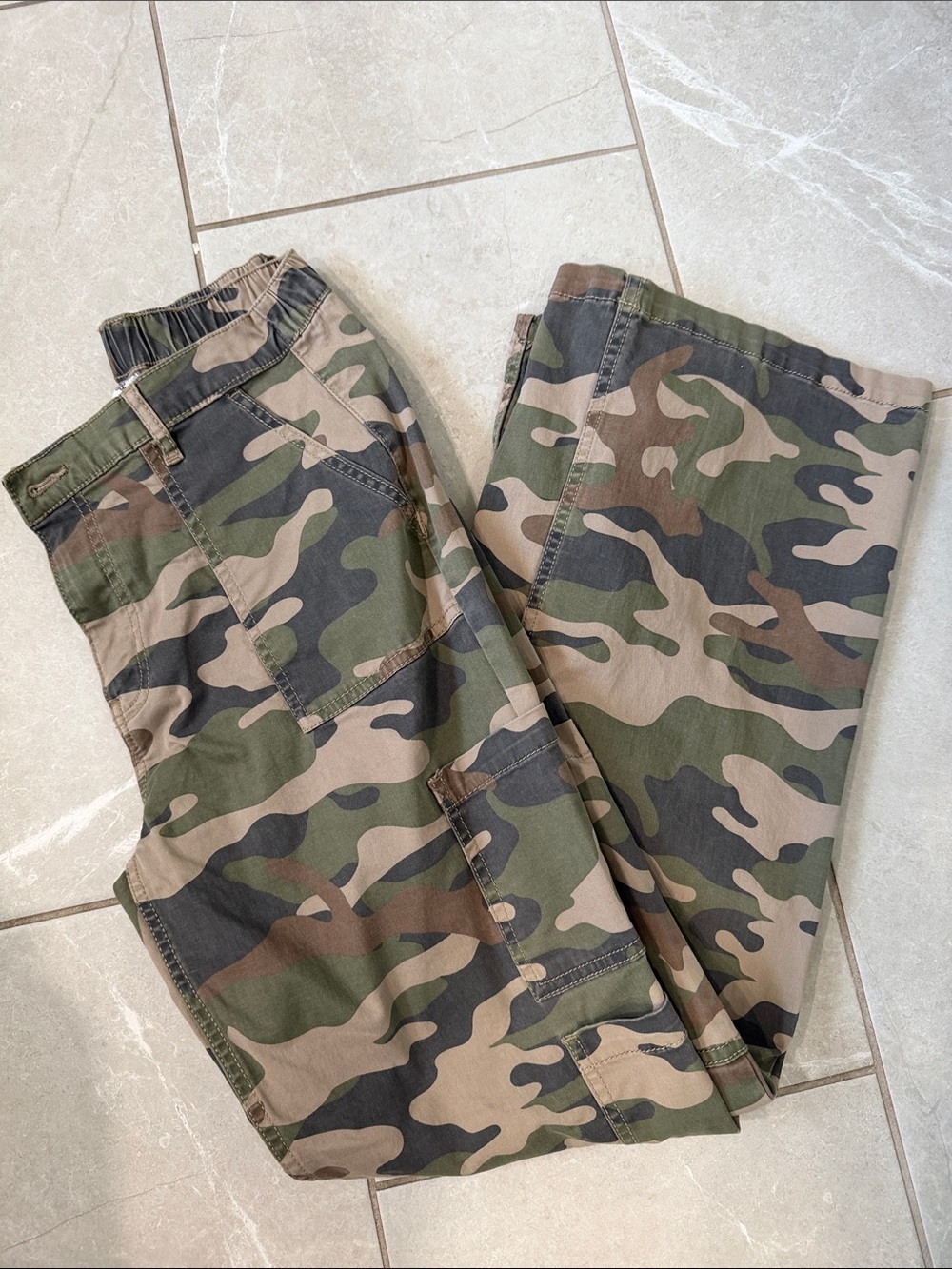 No Boundaries Women’s Camo Cargo Pants - Green & Brown
